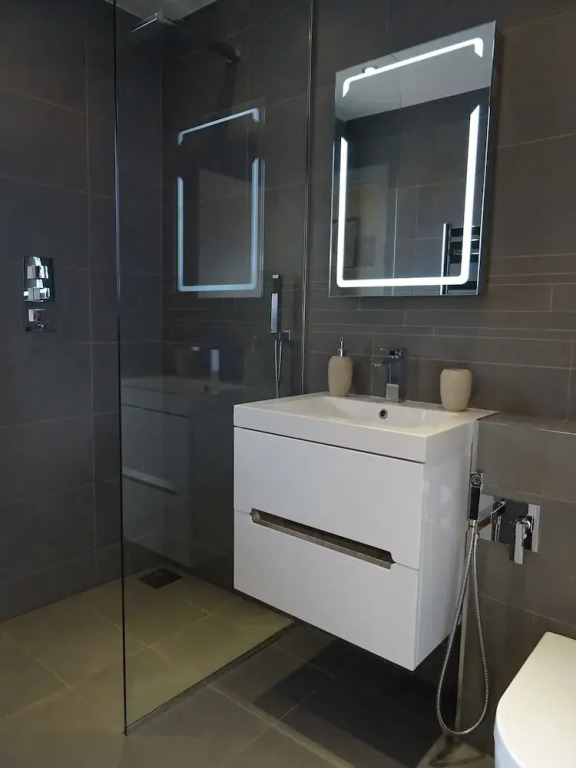 Modern Clapham Jct Apt with Parking