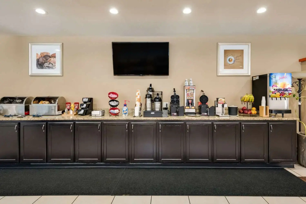 Clarion Inn & Suites Russellville I-40