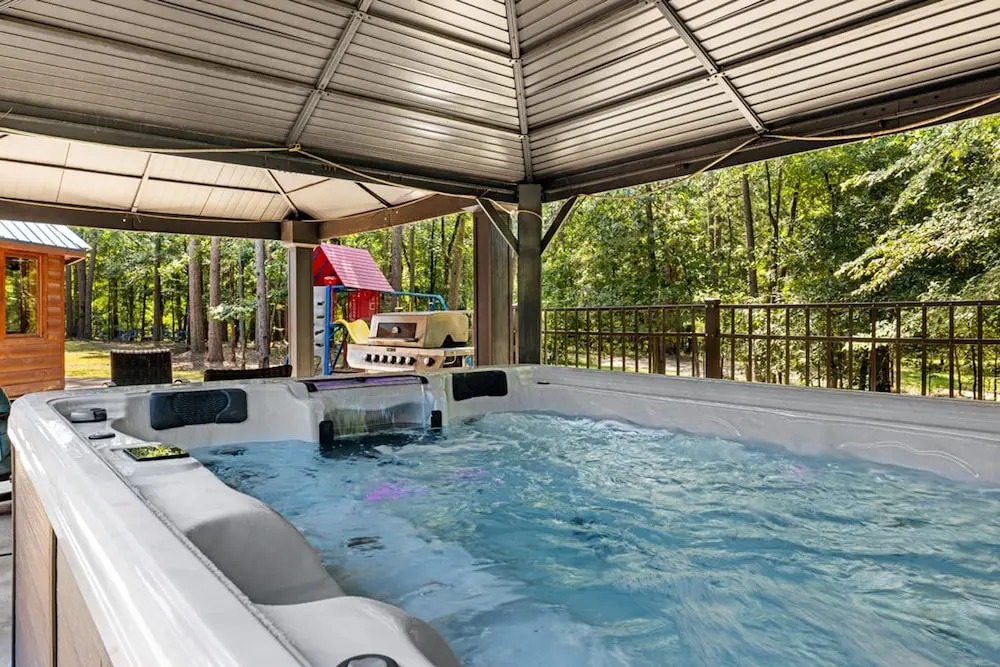 Blue Bass Lodge Pine Getaway With Hot Tub Fire