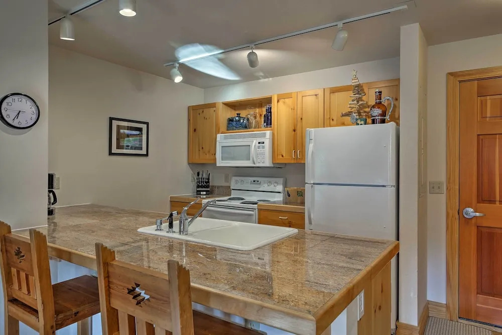 Cozy Driggs Condo w/ Hot Tub & Ski Shuttle Service