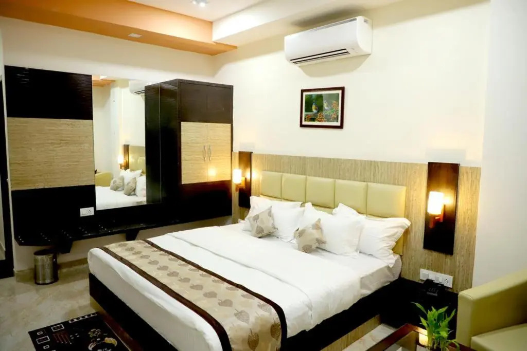 Hotel The Golden Palms ( A unit of MGR Hotels & Resorts)