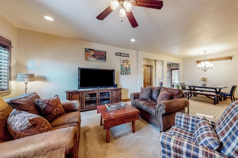 3BR w/ Balcony, Central AC & Deck