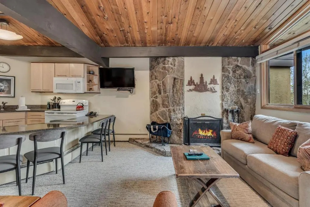 Laurelwood Condominiums Studio Premier Unit 308
