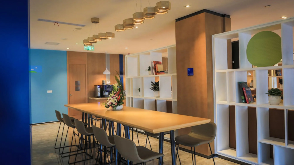 Holiday Inn Express Shanghai Pujiang by IHG