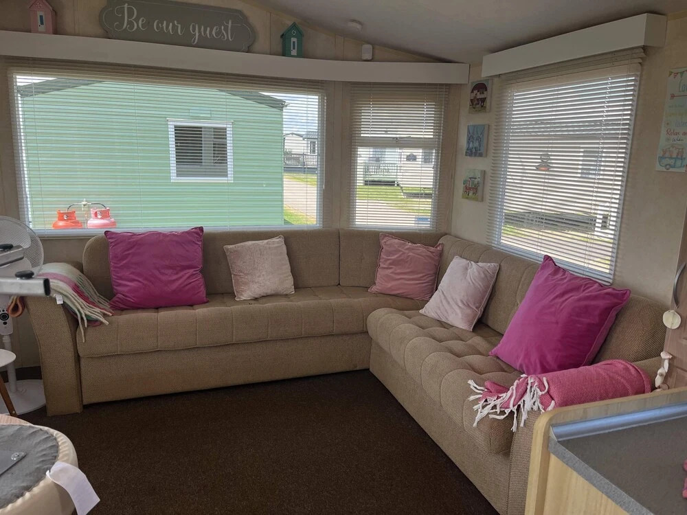 Pets Stay Free 2 Bedroom Caravan at Heacham Beach