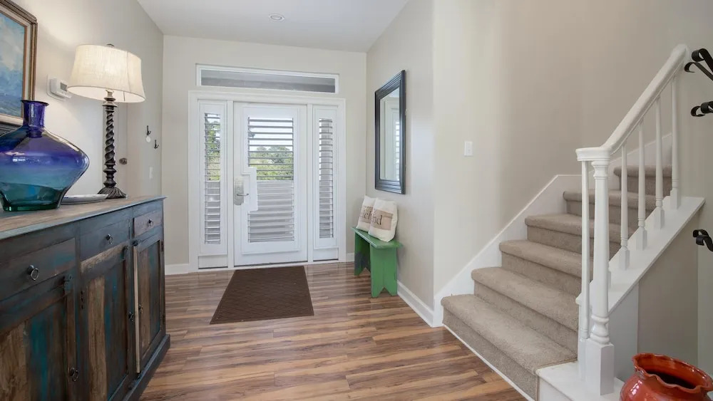 CONDO with GOLF CART and short walk to Village of Baytowne Wharf