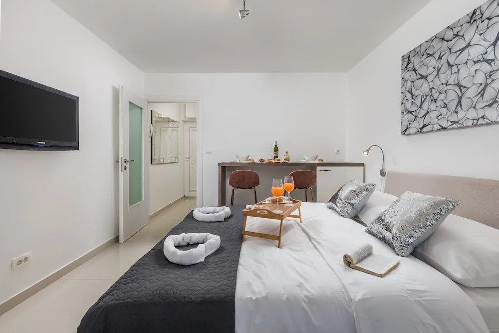 Apartment Consensus