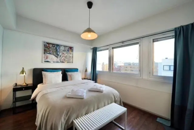 Cozy and Bright 2-Bedroom Apartment Washer and Dryer, King Size Bed