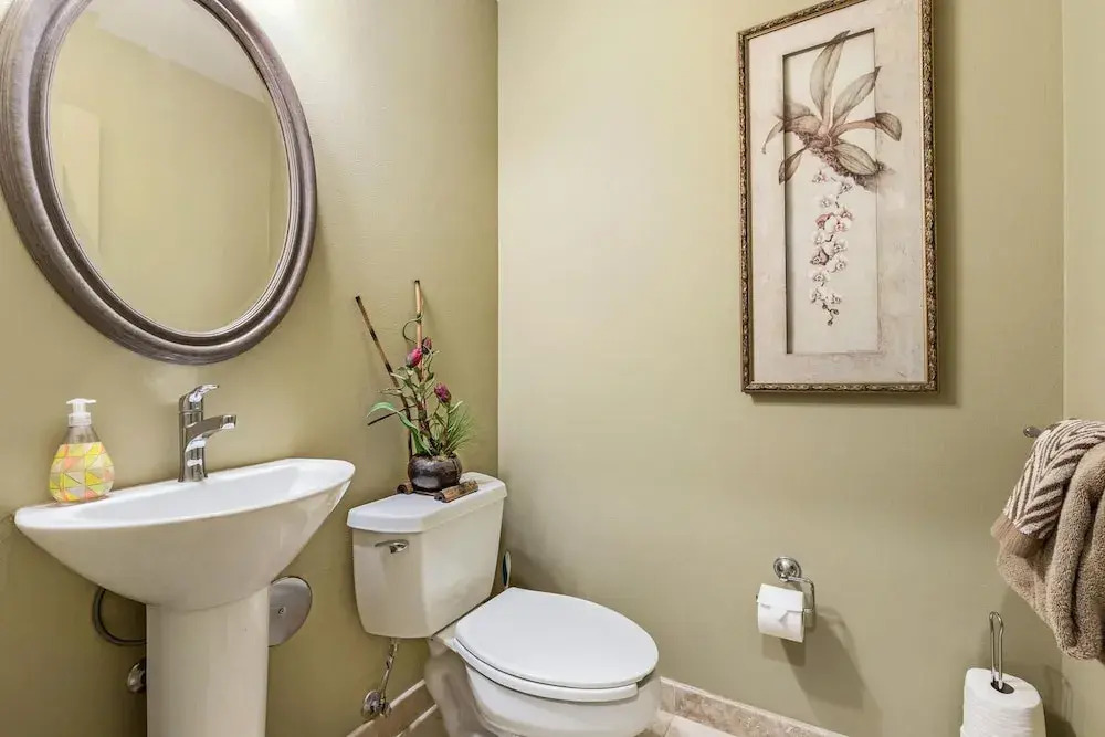 Beautifully Furnished - Hawaiian Villa - AC & Wifi! - Vrkcv