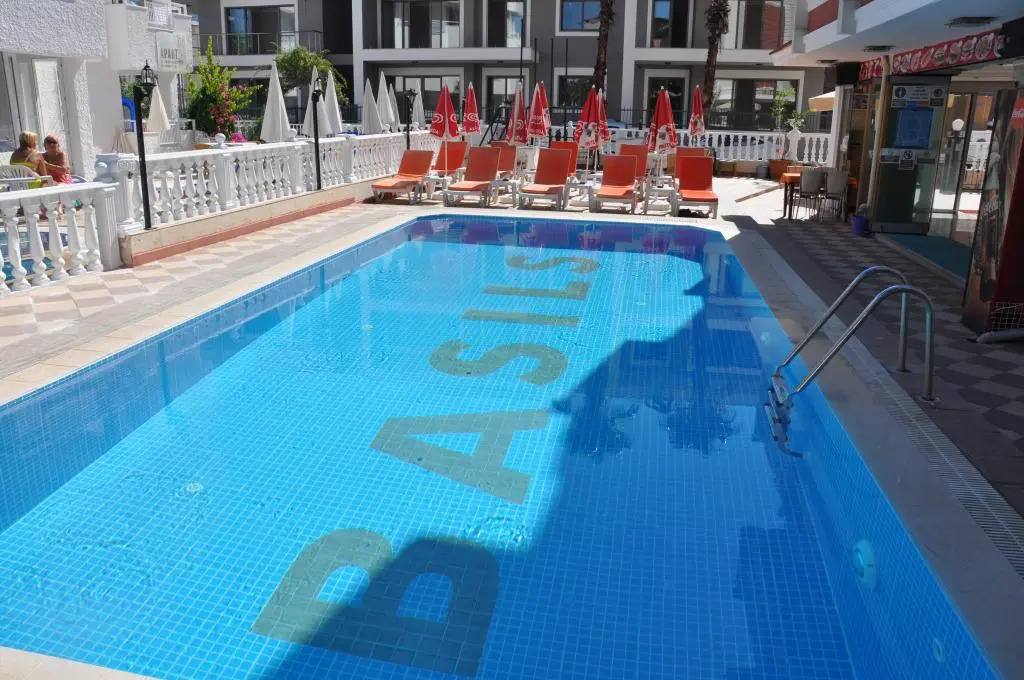 Basil's Apart Hotel