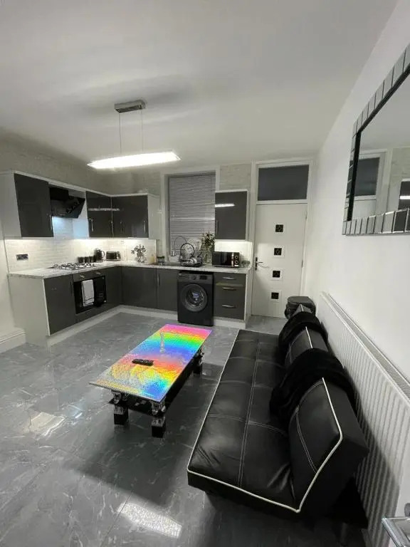 3 Bedroom Whalley Aparthotel