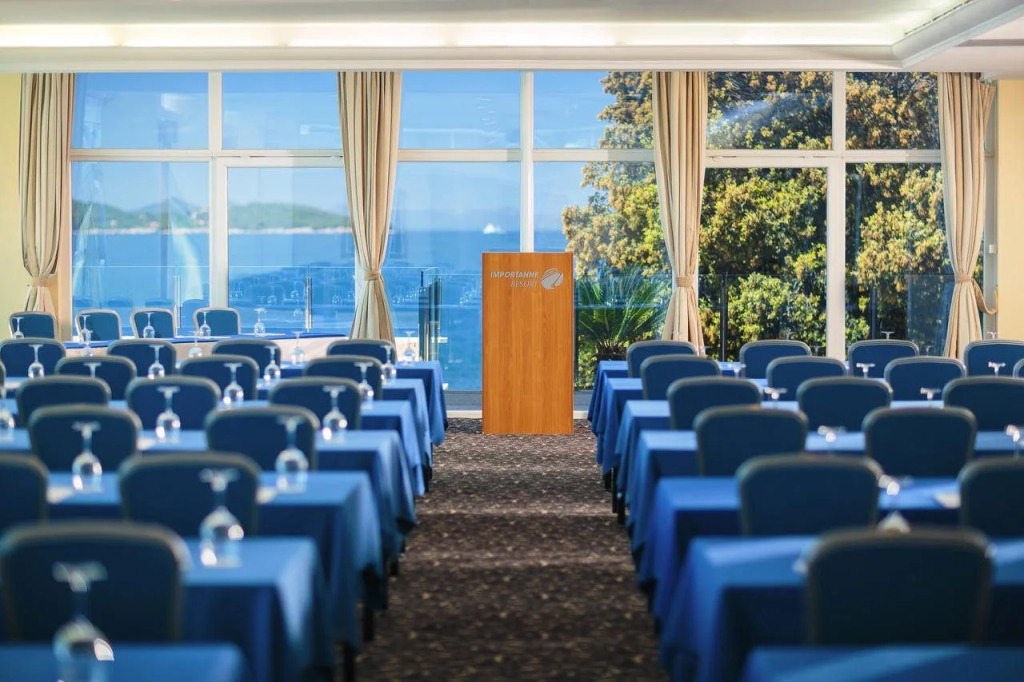 Royal Ariston Hotel