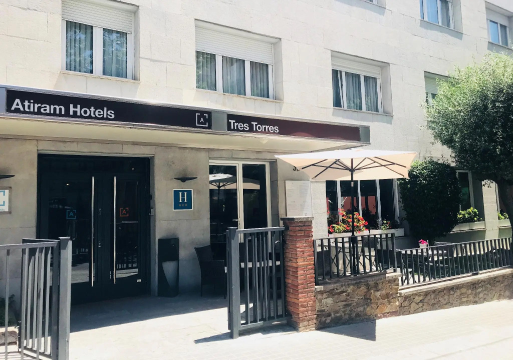 Tres Torres Atiram Hotel