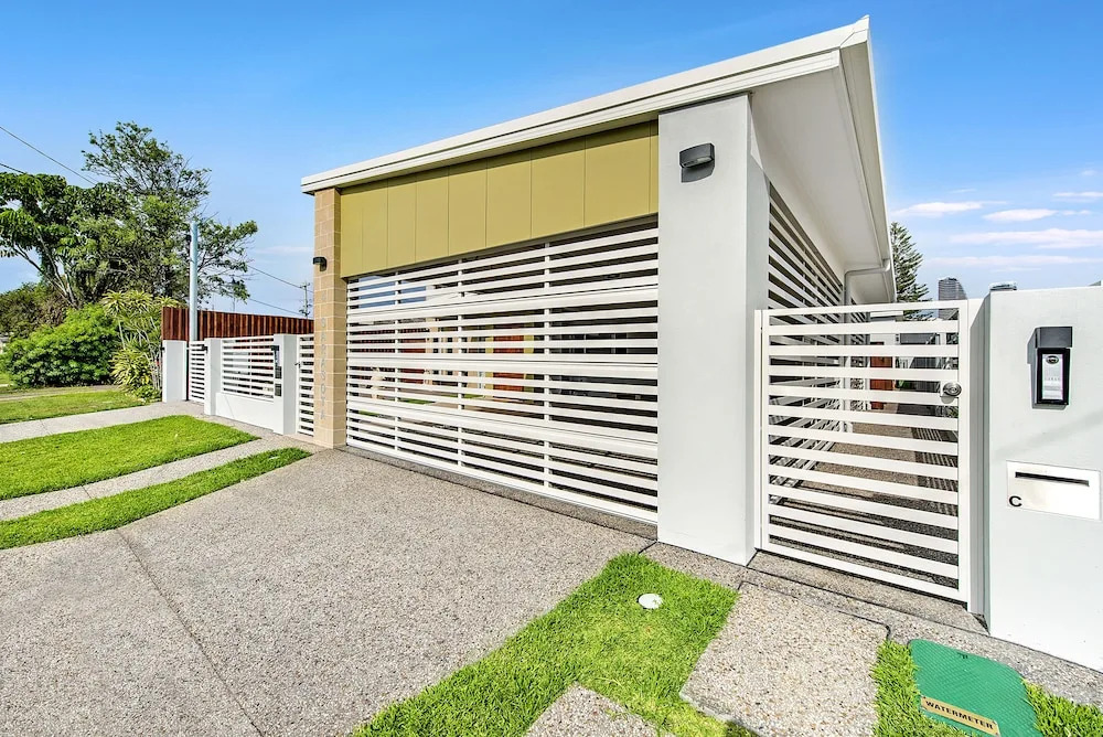 Luxury 1 Bedroom home in Broadbeach Waters