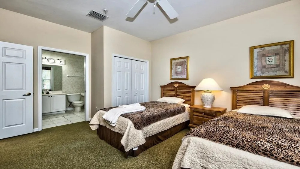 Solterra Vacation Rental: Luxury 3-BR Condo with Lake & Golf Views. Access to Luxury Pool, Hot Tub, and Golf Courses at Lely Resort. Close to Naples Beaches, 5th Avenue S, and Marco Island