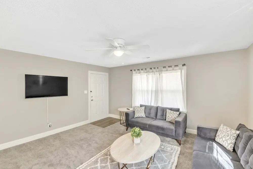 Luxury Crosswalk Uptown District 2 Bedroom Apts by Redawning