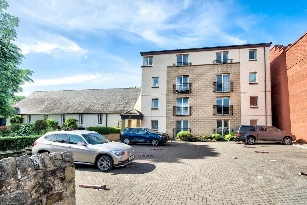Cozy and Rustic 3bed/2bath Stockbridge Apartment With Free Parking
