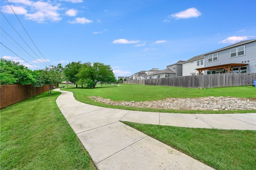 Spacious 2BR Flex Room Home Near Tech Campuses