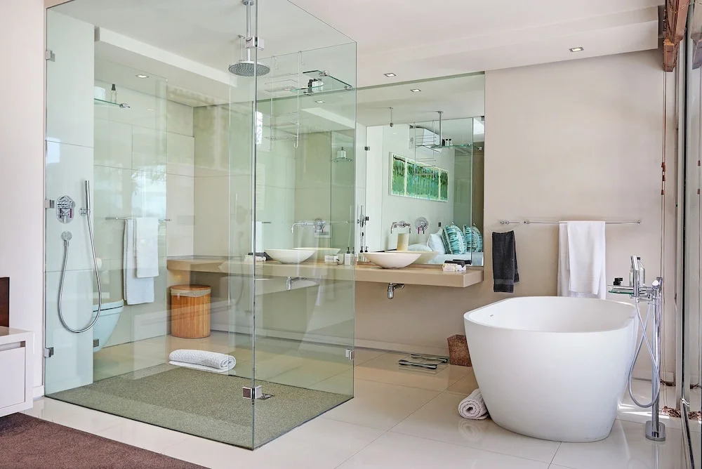 Luxury 5-star Private 4-bed Villa With Pool and Views Close to Camps Bay Beach