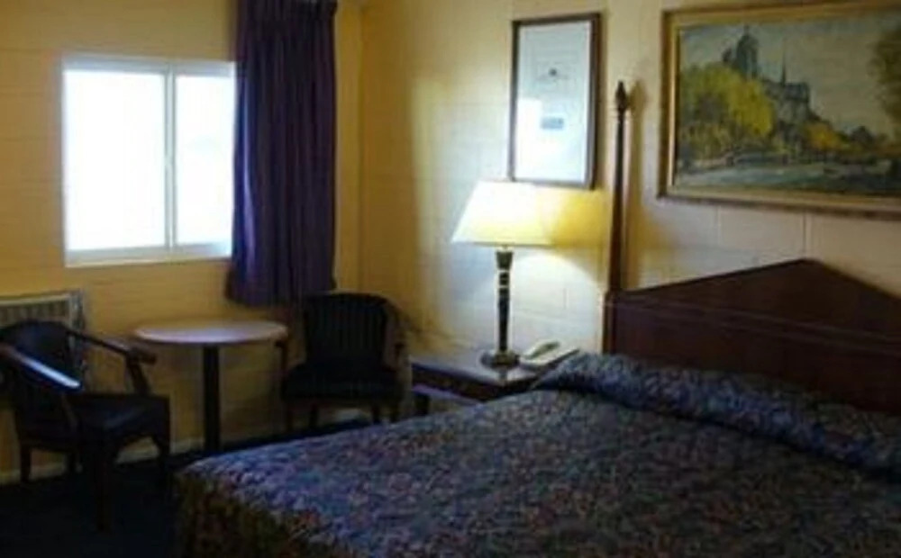 Motel 10