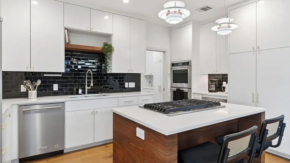 Delores House by Avantstay Movie Theater + Outdoor Kitchen + Modern East Austin Home Near Downtown + Breweries + Live Music