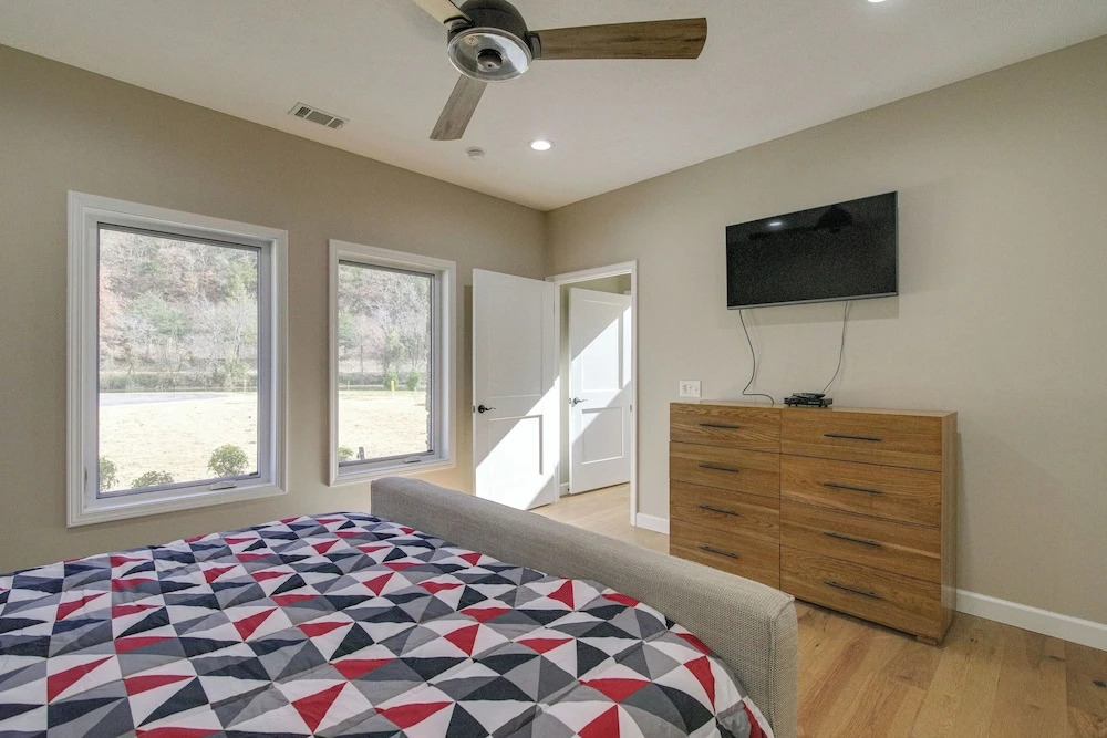 Riverfront Cotter Home: Close to Trout Fishing!