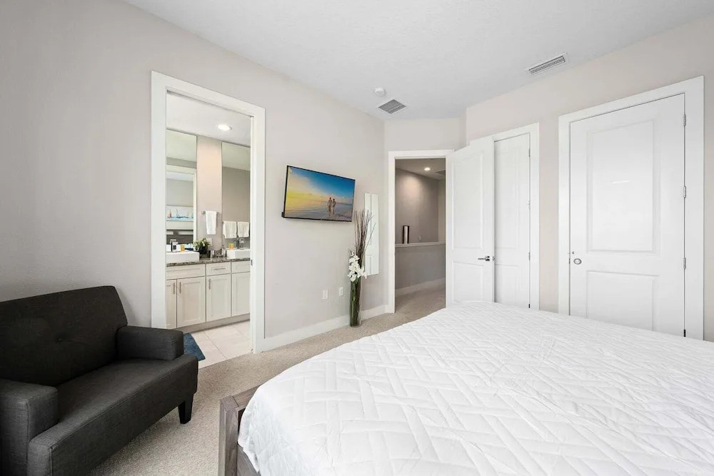 Townhouse 4 Bedrooms 5 Min to Disney