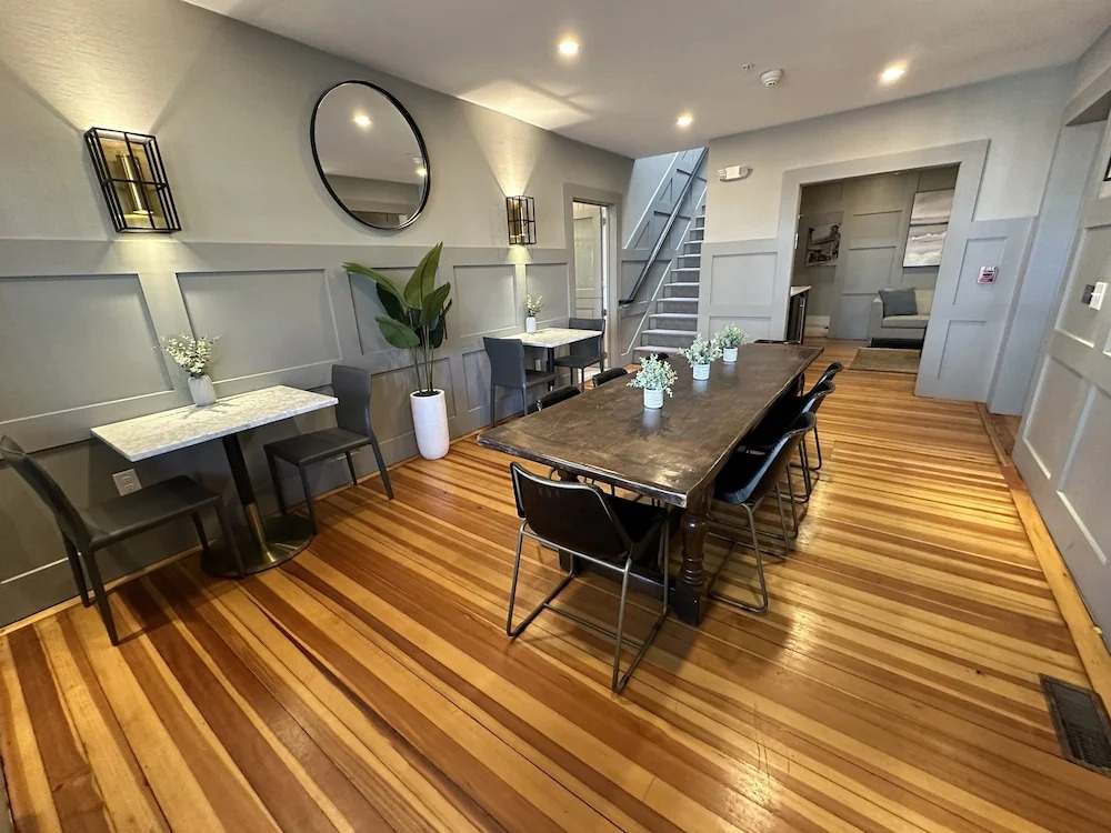 Bright 1 Bed/1 Bath On Historic Pelham St - Unit 2 1 Bedroom Home