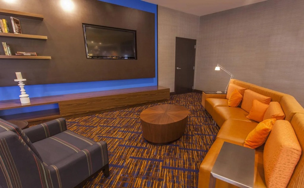 Courtyard by Marriott Charlotte Airport LoSo