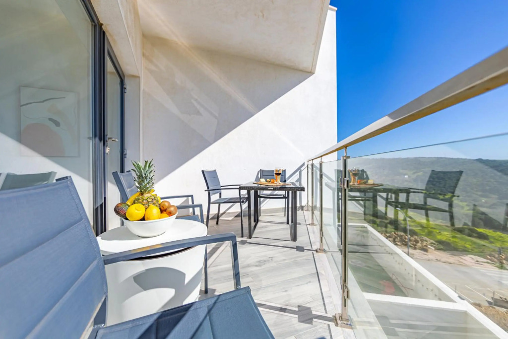 Vistas al Estrecho y Piscina - SimplyTarifa