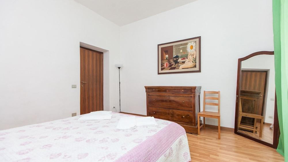 Santini House