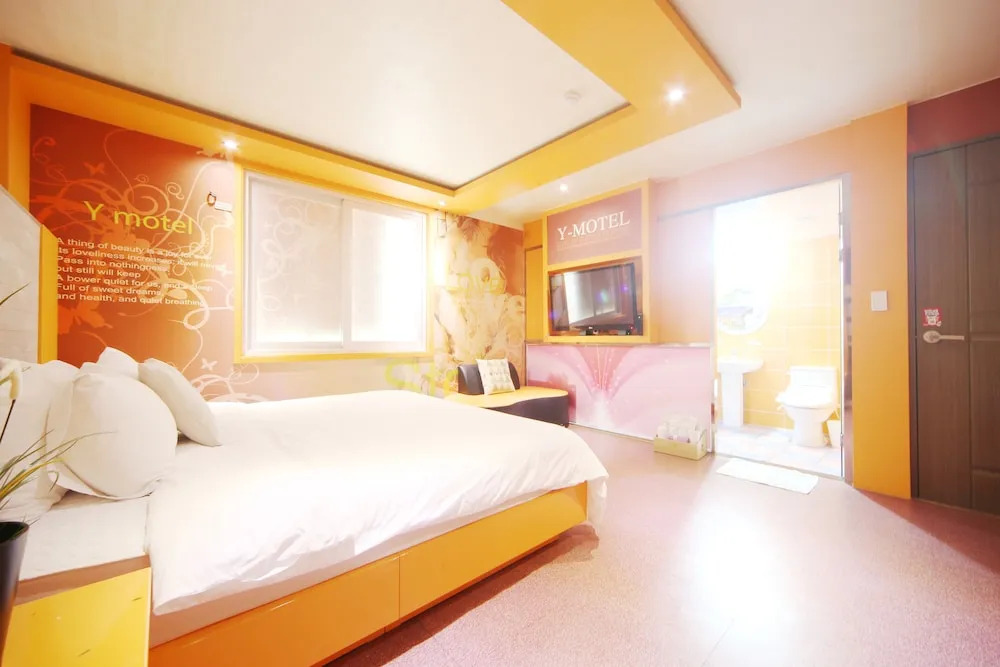 Rhea hotel