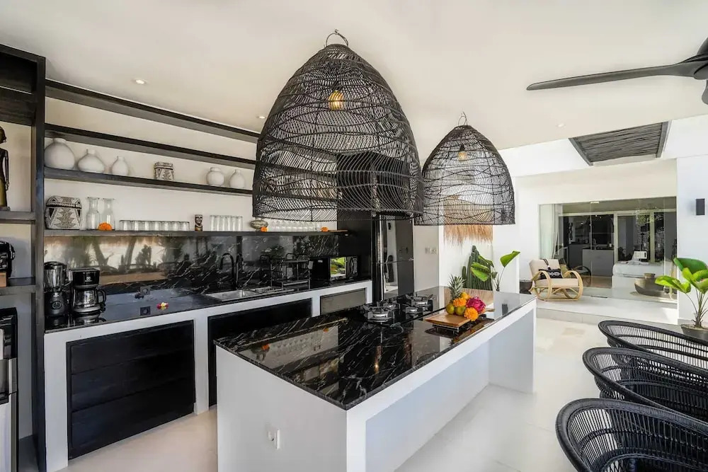 Villa Laut - 4BR Luxury Villa within Walking Distance to Seseh Beach