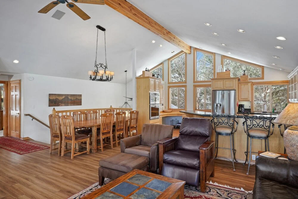 2 Sarazen Home with Hot Tub and BBQ on the Deck, Close to Woodlands Golf Course by RedAwning