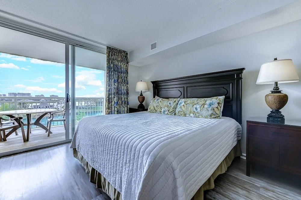 Yacht Club S 3-604 4 Bedroom Condo by Redawning
