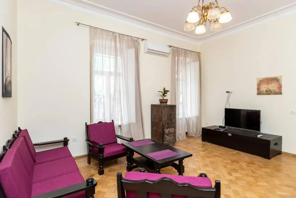 Precious 2 Bedroom apt In The Heart Of Tbilisi