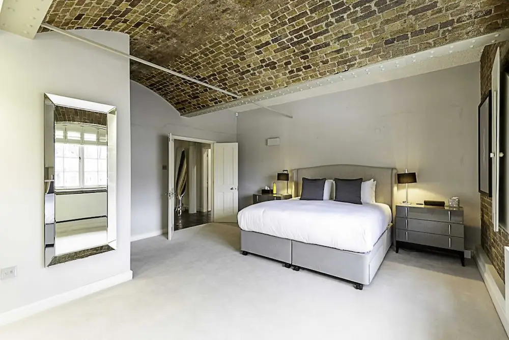 Charming Home in St Katharine Docks