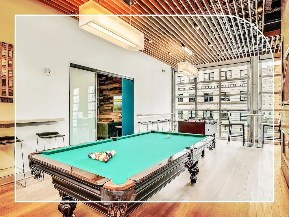 NUOVO - Center City Apartments