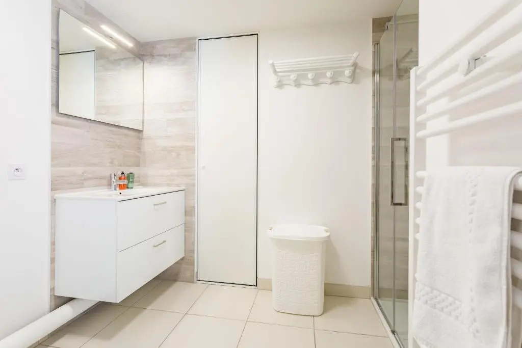 L'IVOIRE - Joli appartement - 1 chambre avec balcon et 1 place de parking