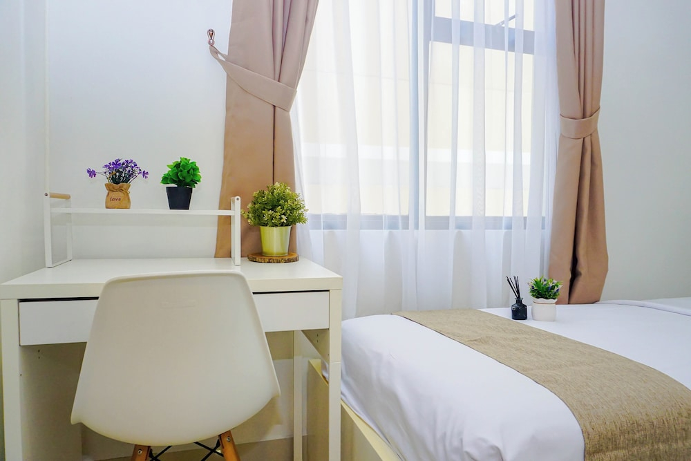 Comfortable And Contemporary 2Br At Apartment Transpark Cibubur