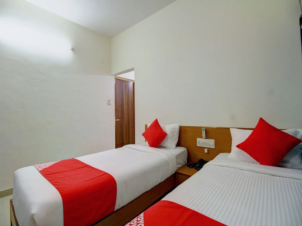 OYO 15415 Hotel Ample Inn Vidyanagar