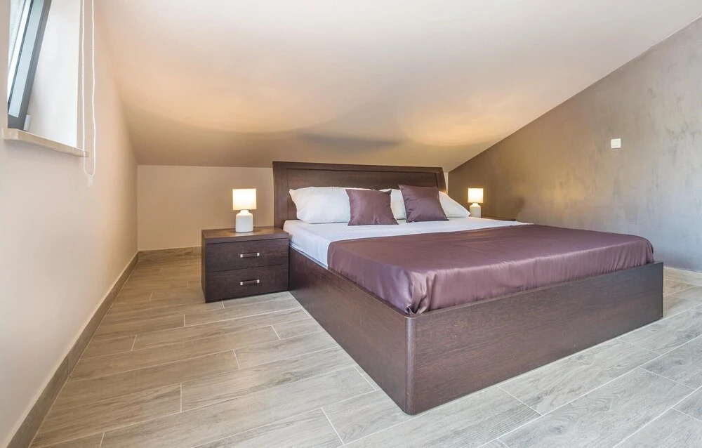 Amazing Home in Pjescana Uvala With Wifi and 2 Bedrooms