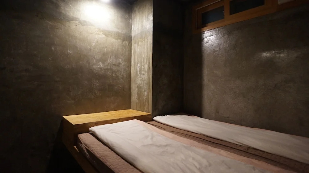 Guesthouse H