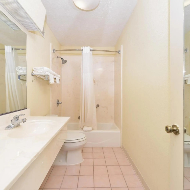 Econo Lodge Canton I-55