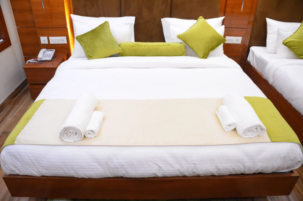 The Global Hotel by Platinum I 100m Medanta Hospital I Sector-38 I Gurgaon
