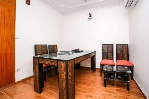 Hotel Royal Town By OYO Rooms