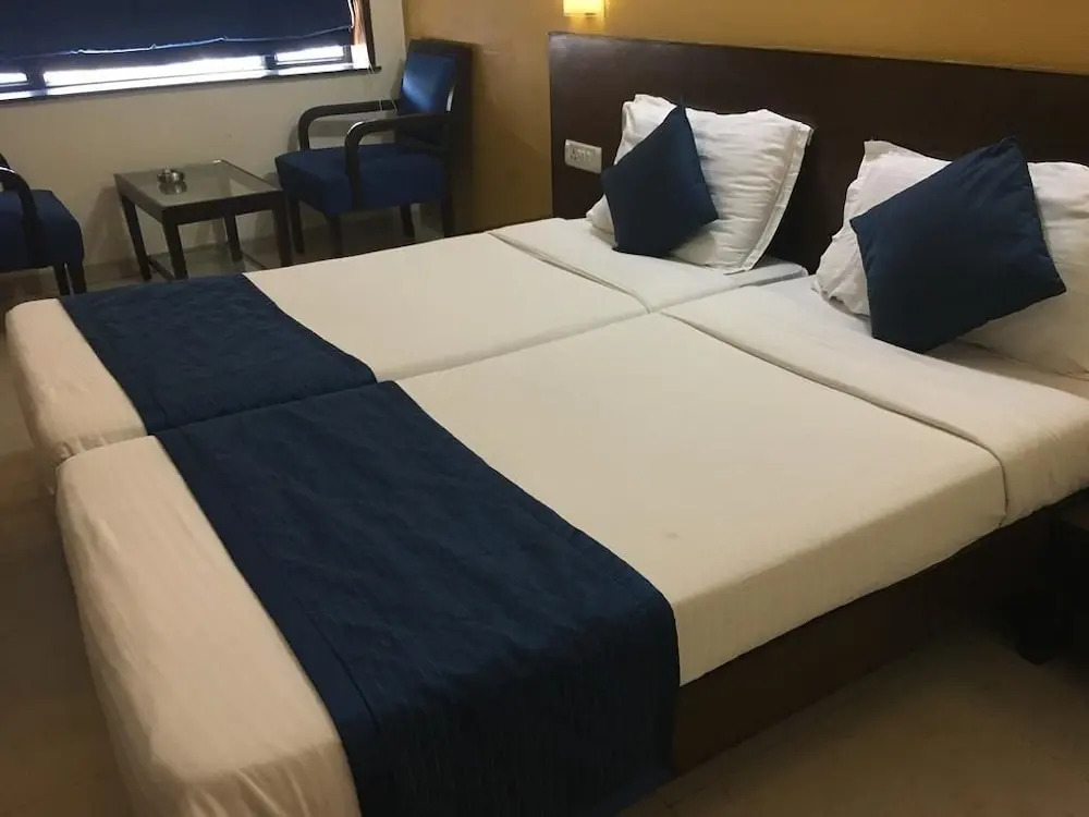 Room Maangta 213 @ Juhu