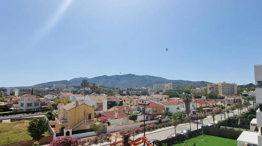 Excellent location- Beach, Pool, Telework, 2 Bikes, Parking & Wifi GRATIS at "CaSa Carol'S"