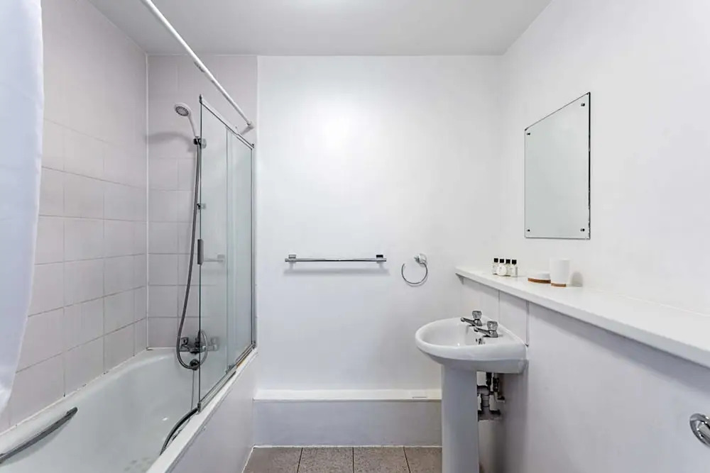 Modern 1 Bedroom Apartment in West London