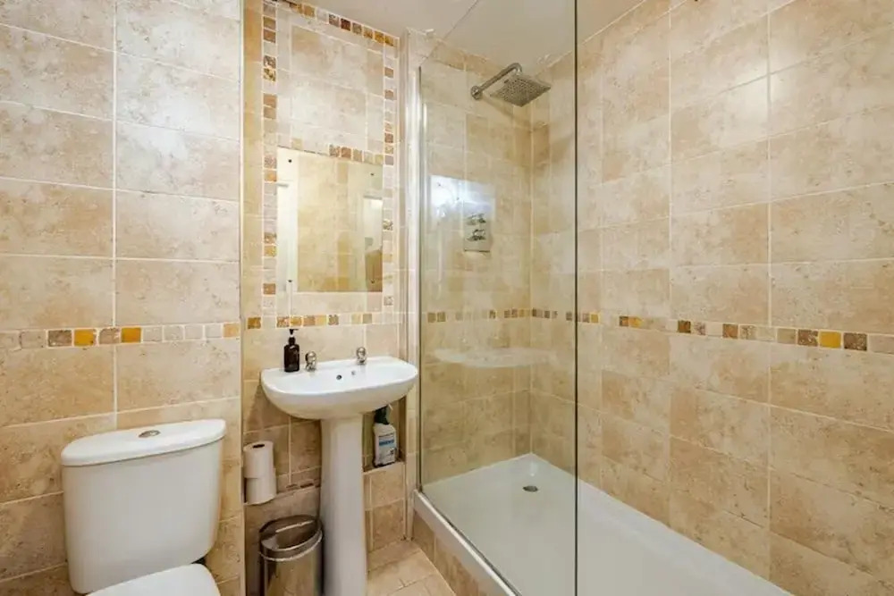 2 Bed Flat - Sleeps 4 - Pets - Parking - Garden